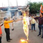 घाटशिला : भाजपाईयों ने पश्चिम बंगाल की मुख्यमंत्री ममता बनर्जी का पुतला फूंक…