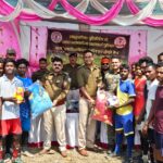 चौका थाना की पहल:- चौका पंचायत के दुरबाजपुर में सामुदायिक पुलिसिंग के तहत फुटबॉल-हॉकी मैच, खिलाड़ियों को जर्सी व खेल किट का वितरण