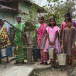 झीलुवा गांव में एक माह से चापाकल खराब, पेयजल संकट से जूझ रहे ग्रामीण; महिलाओं ने खाली बाल्टी लेकर किया विरोध प्रदर्शन