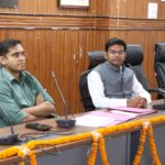 जिले में संचालित विकास योजनाओं एवं प्रमुख कार्यक्रमों की विस्तृत समीक्षा बैठक आयोजित