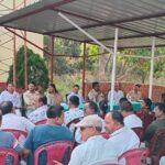 रामनवमी एवं ईद पर्व को देखते हुए कोवाली थाना परिसर में वीडियो अरुण कुमार मुंडा, सीओ निकिता वाला, डीएसपी संदीप भगत, इंस्पेक्टर पीसी सिन्हा, एवं थाना प्रभारी मुकेश कुमार साव की उपस्थिति में शांति समिति की बैठक आयोजित की गई।