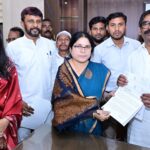 कुकड़ू के शिक्षकों के वेतन व मूलभूत सुविधाओं की मांग, विधायक सविता महतो ने सीएम को सौंपा ज्ञापन