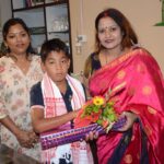 झारखंड लोजपा खेल एवं संस्कृति प्रकोष्ठ की प्रदेश अध्यक्ष ममता रंजन ने वर्ल्ड रिकॉर्डधारी बाल तैराक इशांक सिंह को किया सम्मानित, कहा- पूरे विश्व में बढ़ाया झारखंड का मान