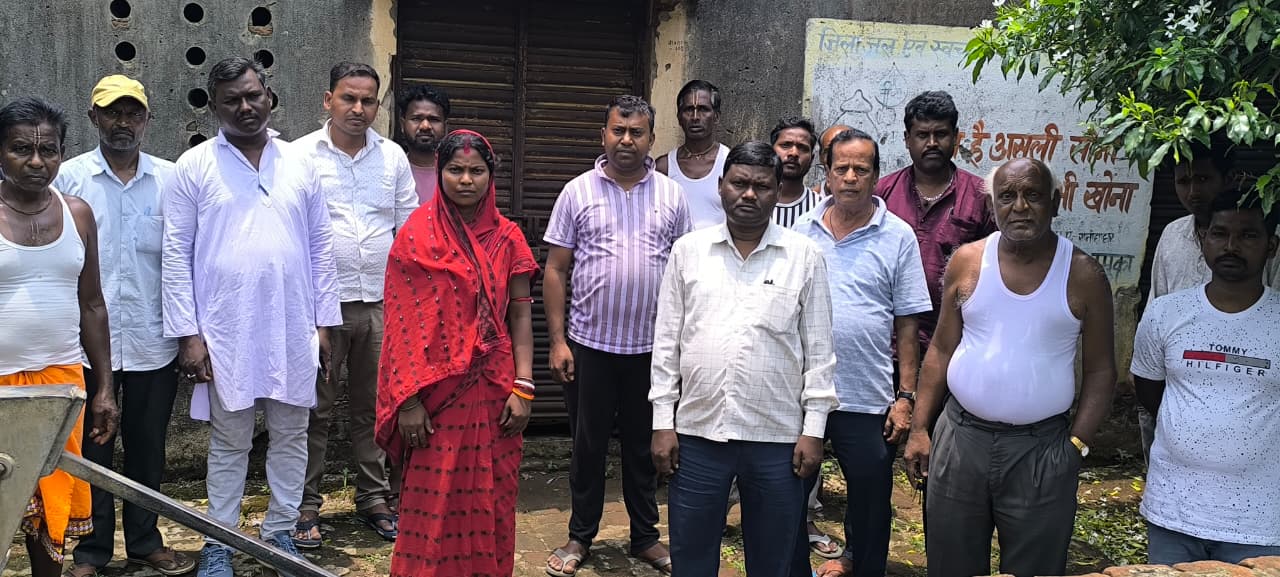 दुमका  : रानीघाघर आंगनबाड़ी सेविका चयन रद्द, अधिकारी रहे नदारद, जनप्रतिनिधि नाराज़ 