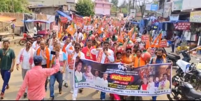 दुमका : बिजली-पानी समस्या व ध्वस्त कानून व्यवस्था के विरुद्ध भाजपा का आक्रोश प्रदर्शन