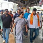 दुमका : सीता सोरेन ने रेलवे स्टेशन परिसर मे कोयला डंपिंग यार्ड का निरीक्षण किया