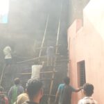 हल्दी पोखर सुदामा टेंट हाउस के गोदाम में शनिवार सुबह आग लग जाने से, लाखों की समान जल कर खाक।