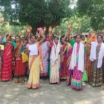 मानपुर के महिलाओं ने अवैध शराब एवं हाड़िया बिक्री बंद करने की मांग को लेकर , पोटका थाना प्रभारी को सौंपा ज्ञापन।