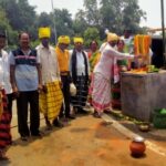 घाटशिला : पारगाना माहाल ने स्व. हरेन्द्र नाथ मुर्मू के स्मारक मे माला पहना कर मानाया