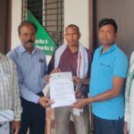 पटमदा : मिर्जाडिह के ग्रामीण रास्ता और तालाब को मुक्त कराने के लिए आयुक्त तक पहुंचे