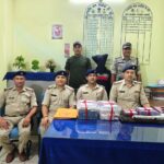लहरी टोला में पुलिस की दबिश, 157 पैकेट सिगरेट समेत नकदी और अन्य सामान बरामद; आरोपी गिरफ्तार