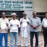 नुतनडीह में 10, 46 एकड़ सरकारी जमीन अतिक्रमण मुक्त कराने को लेकर कांग्रेस पार्टी ने बुधवार को पोटका अंचल अधिकारी का नाम मांग पत्र सौंपा।