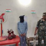 चाकुलिया: मध्य विद्यालय में पंखा चोरी मामले का तीसरा आरोपी गिरफ्तार, चार पंखे और बाइक बरामद