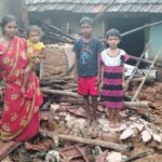 चाकुलिया: भारी बारिश में मिट्टी का घर ध्वस्त, परिवार के सामने बढ़ी परेशानी