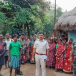 चाकुलिया: ढेंगाम में पुलिस ने चलाया जागरूकता अभियान, ग्रामीणों को साइबर अपराध से बचाव की दी जानकारी