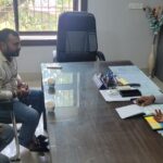 चाकुलिया: दुर्गापूजा से पहले खराब स्ट्रीट लाइट दुरुस्त करने समेत जन समस्याओं के समाधान पर हुई चर्चा