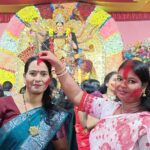 चाकुलिया: धूमधाम से मनाई गई विजयादशमी, सिंदूर खेला के बाद मां दुर्गा को दी गई भावभीनी विदाई
